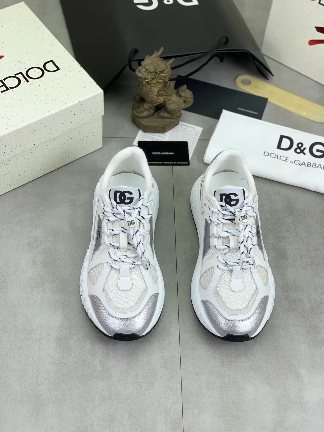 Men's men's shoes 💰P580💰[New model] Couple 🧑‍🤝‍🧑 style Top original order quality Synchronized with "DOLCE&GABBANA [Dolce & Gabbana] ~ High quality." Effect Low-top casual DG men's shoes, loved by many celebrities, using high-end imported top-layer calfskin splicing design + cowhide feet, simple and elegant, perfectly interpreting the latest inspiration of shoes, integrating classics and fashion. Luxurious dreams, dominating fashion Suitable for drivers, light and comfortable to drive, light and breathable for outdoor travel, high-end quality, trustworthy, 6️⃣colors🉑️ to choose from! Code number: 35-46